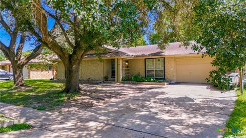 Photo of 504 Maplewood Drive, Victoria, TX 77901 (MLS # 620846)