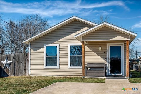 Photo of 2612 Ozark Street, Victoria, TX 77901 (MLS # 603299)