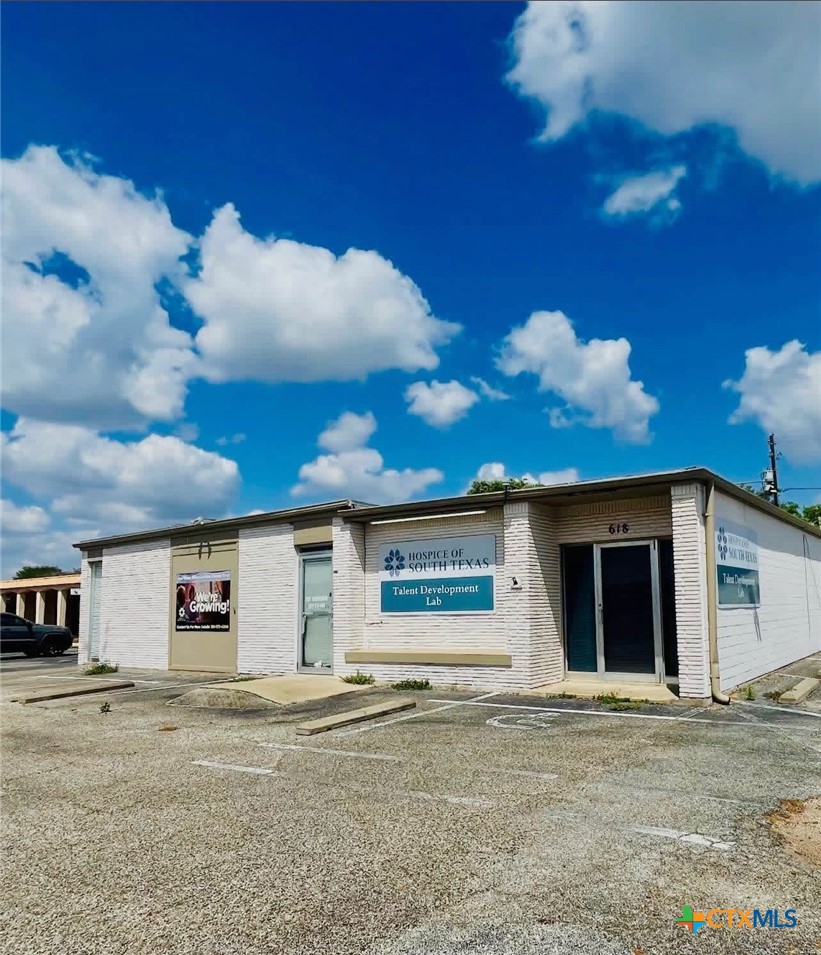 Photo 1 of 12 — 618 E Airline Road, Victoria, TX 77901