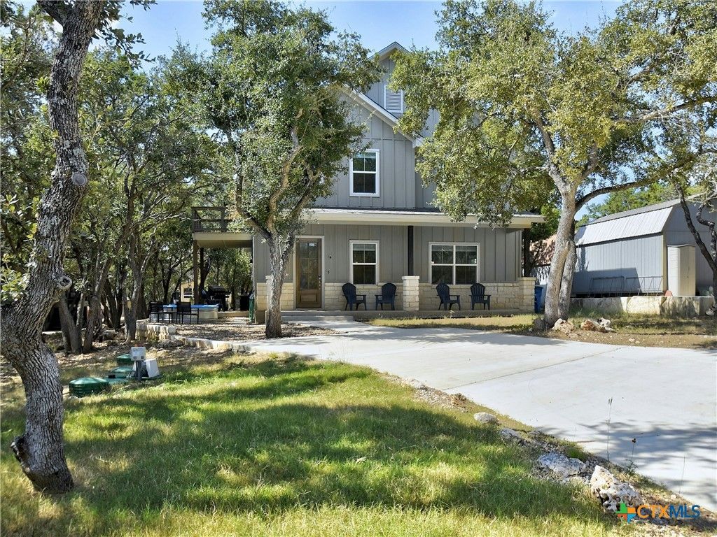 Photo of 660 Mockingbird Drive, Canyon Lake, TX 78133 (MLS # 606073)