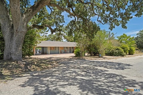 Photo of 221 E 9th Street, Flatonia, TX 78941 (MLS # 622579)