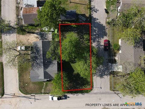 631 E Ireland Street Seguin TX 78155