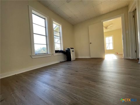 A home in Yoakum