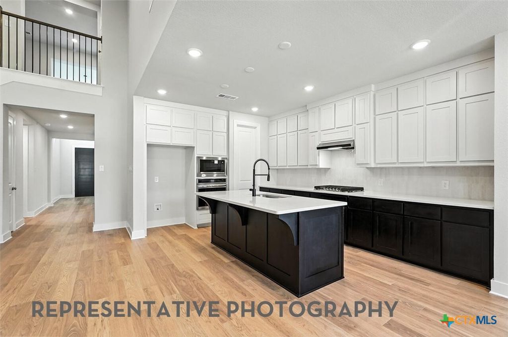 Photo of 8905 Turaco Trail, Austin, TX 78744 (MLS # 610379)