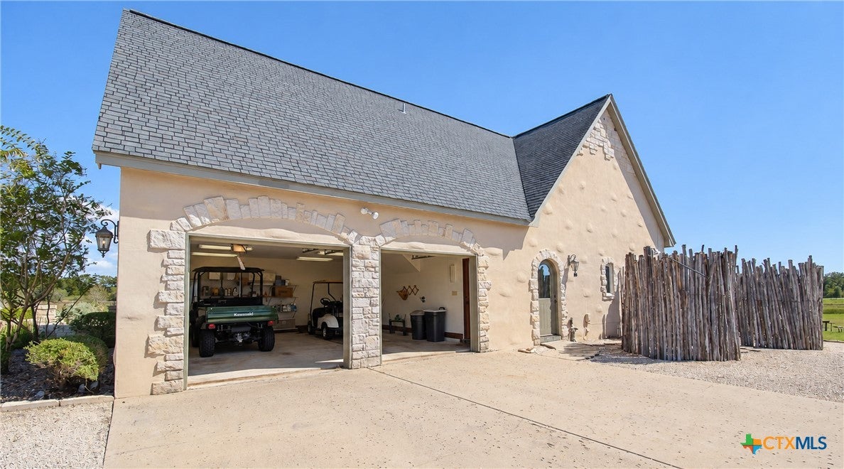 5904 Old Yoakum Road