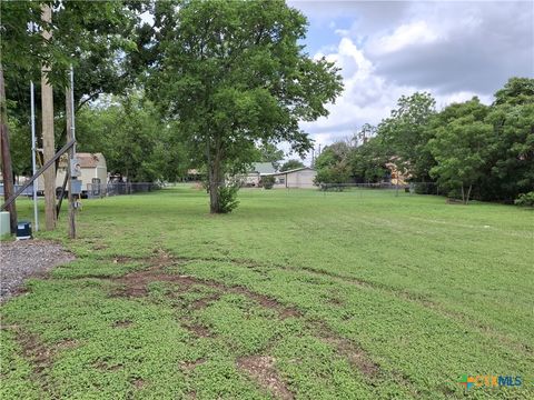 484 E Avenue R Belton TX 76513