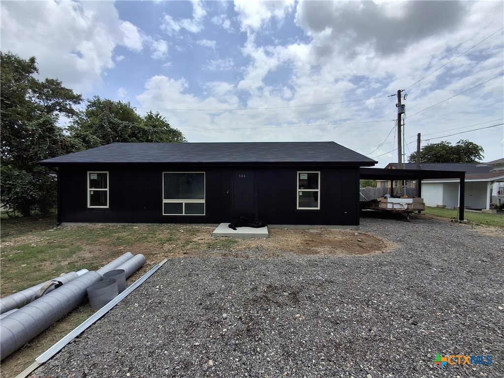 484 E Avenue R
