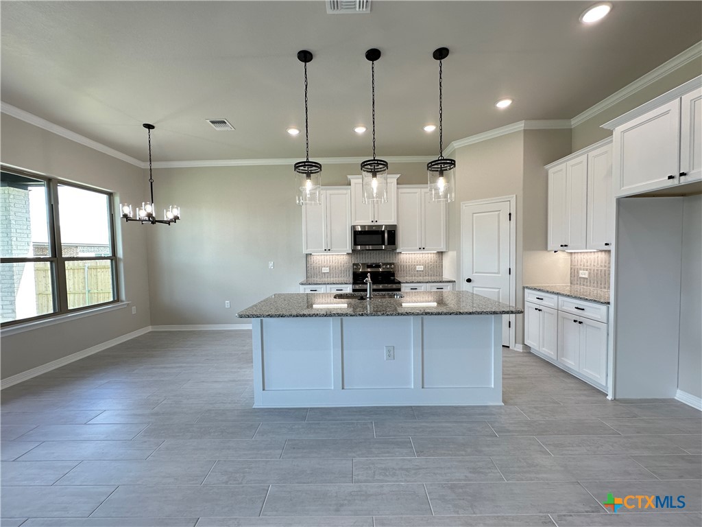 405 Magnolia