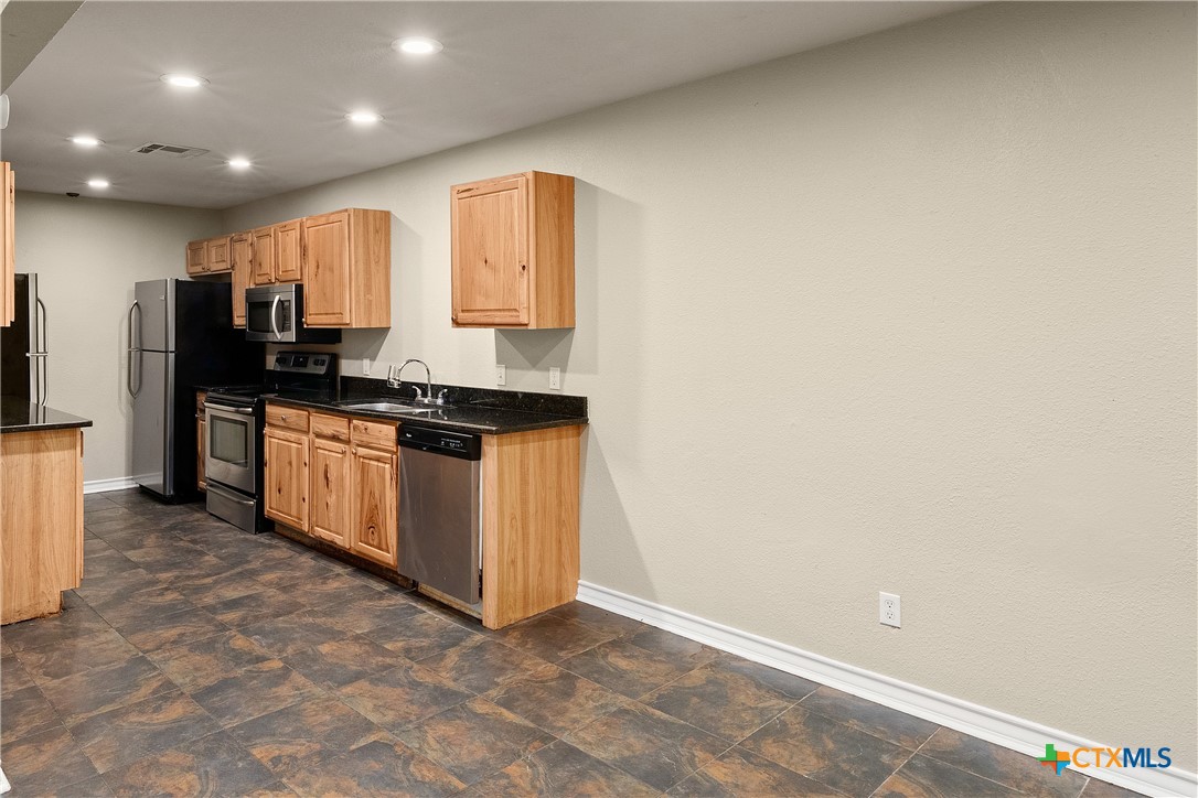 521 & 525 W Hutchison Street