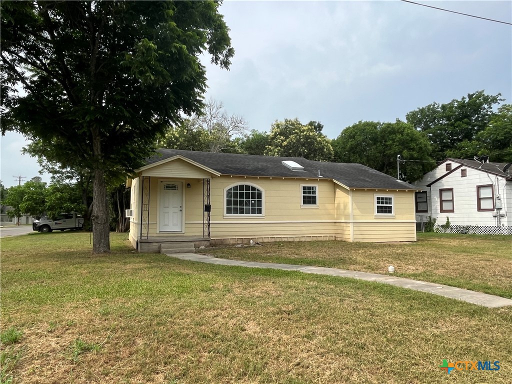 View Cuero, TX 77954 house