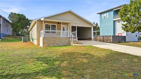 Photo of 501 Bald Eagle, Canyon Lake, TX 78133 (MLS # 600590)