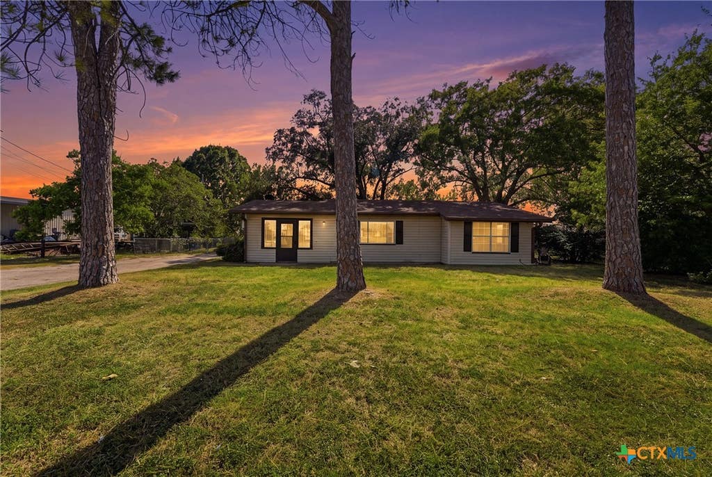 Photo of 1603 Seydler Street, Gonzales, TX 78629 (MLS # 621354)