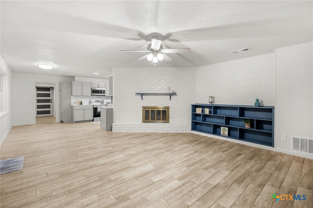 512 White Oak Lane
