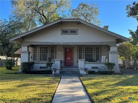 Photo of 223 E Elm Street, Seguin, TX 78155 (MLS # 596714)