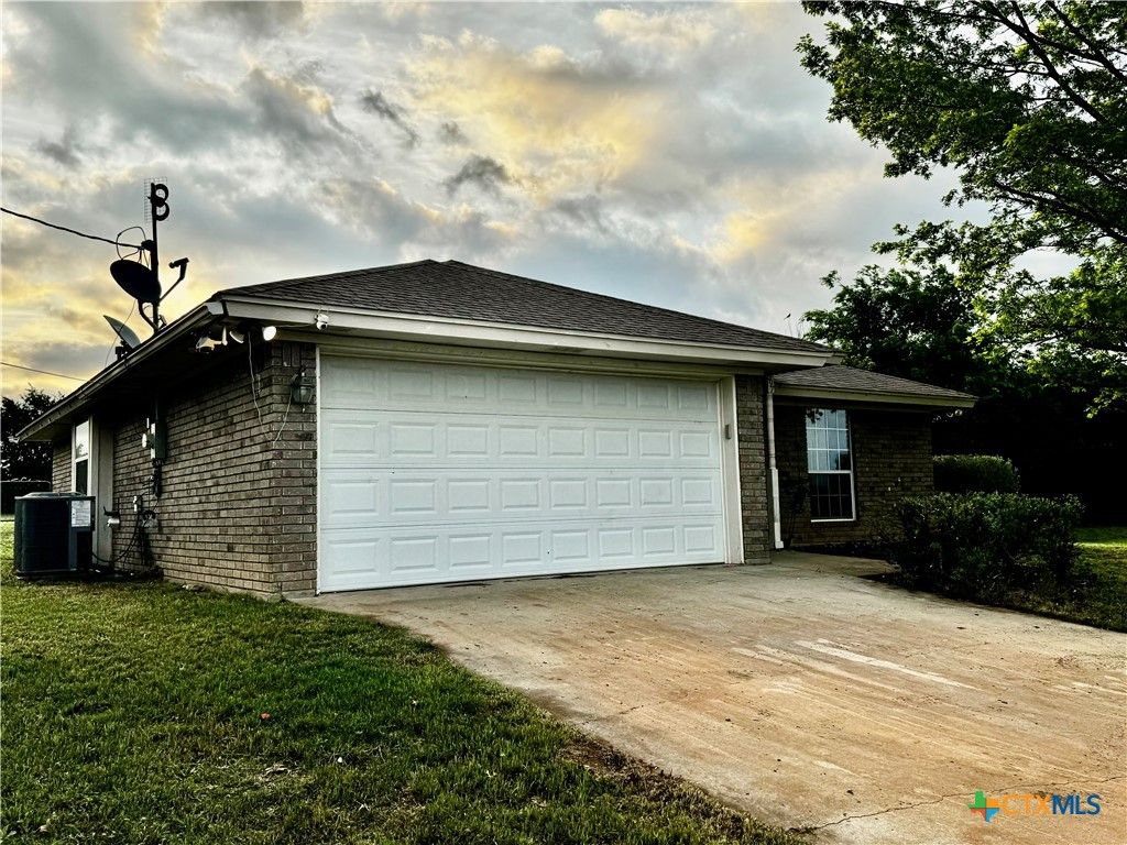Photo of 397 County Road 3367, Kempner, TX 76539 (MLS # 611015)