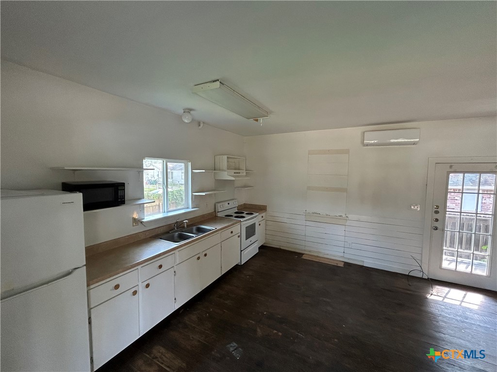 1017 W Nueces Street