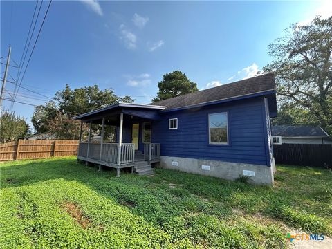 1017 W Nueces Street Victoria TX 77901