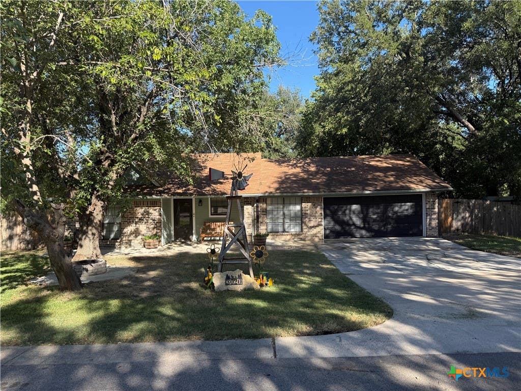 Photo of 3020 Oakwood Drive, Harker Heights, TX 76548 (MLS # 622895)