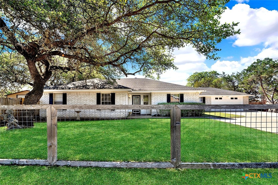 Photo 1 of 43 — 1106 Amanda, Canyon Lake, TX 78133