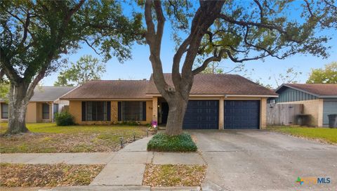 Photo of 205 Pecos Drive, Victoria, TX 77904 (MLS # 596607)