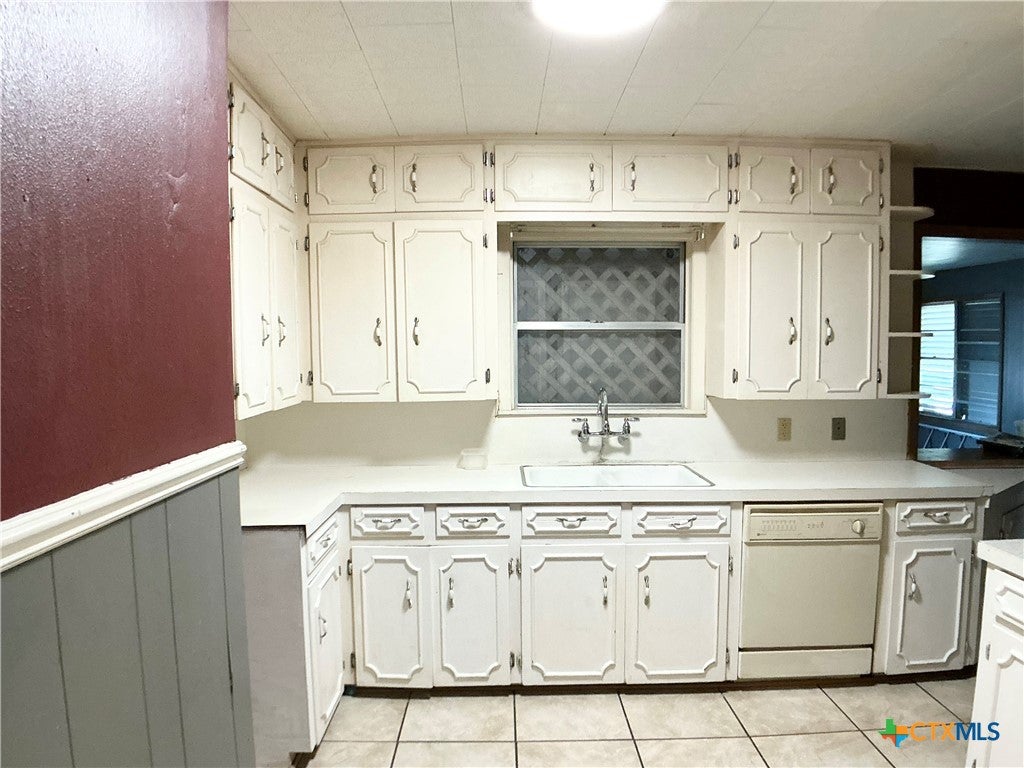Photo of 2101 E Mesquite Lane, Victoria, TX 77901 (MLS # 627272)
