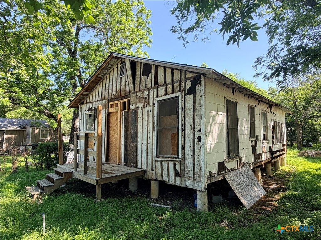 Photo of 207 Herndon Street, San Marcos, TX 78666 (MLS # 613788)