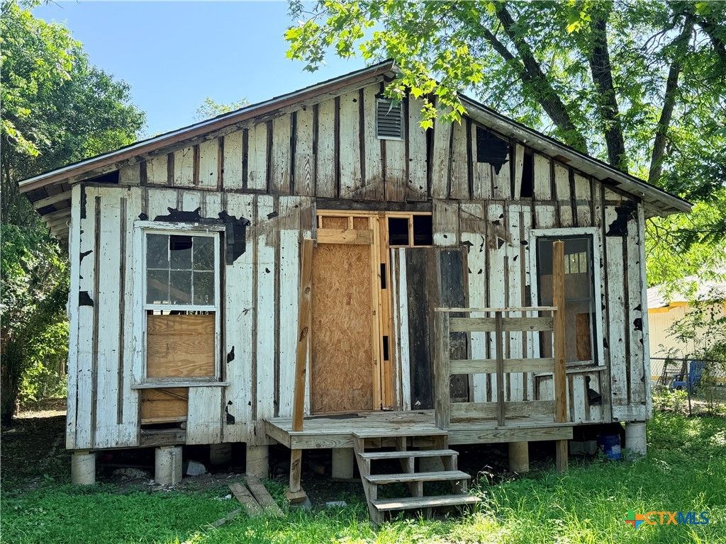 Photo of 207 Herndon Street, San Marcos, TX 78666 (MLS # 613788)