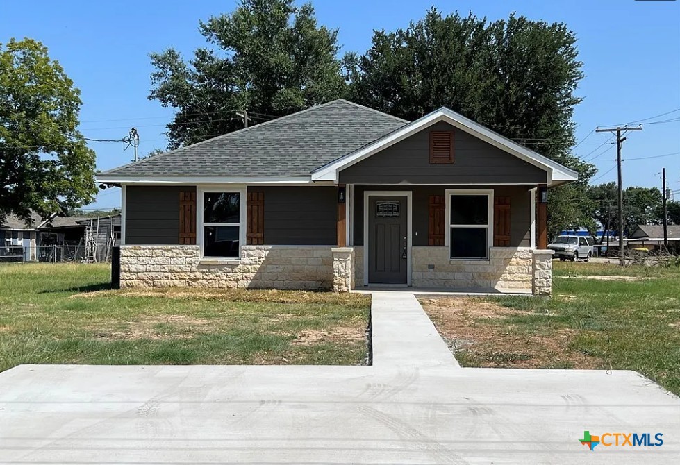Photo 1 of 14 — 709 W Evans, Hearne, TX 77859