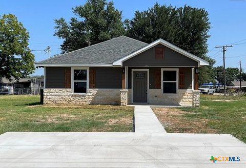 Photo of 709 W Evans, Hearne, TX 77859 (MLS # 618831)