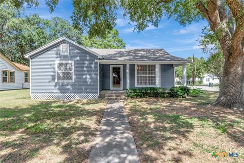 402 W Gayle Street Edna TX 77957
