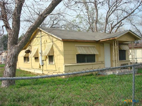 Photo of 802 Campbell Street, Seguin, TX 78155 (MLS # 601159)