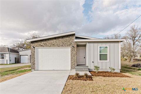 404 Bridge Street Cuero TX 77954