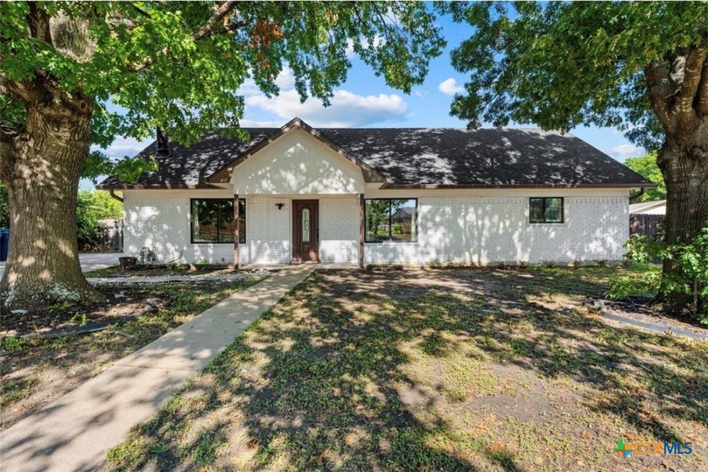 Photo of 128 E Johnson Street, Hewitt, TX 76643 (MLS # 627318)