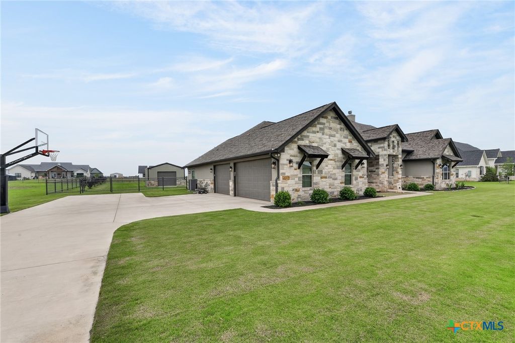 Photo of 412 Farmstead Drive, Seguin, TX 78155 (MLS # 613396)