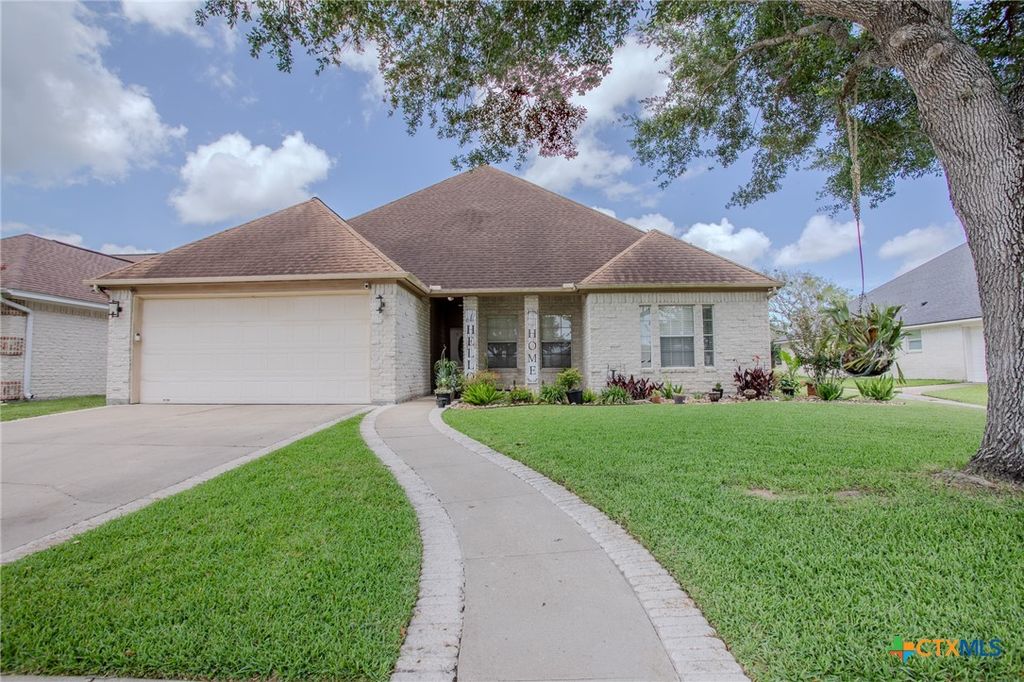 Photo of 218 West Haven, Victoria, TX 77904 (MLS # 616327)