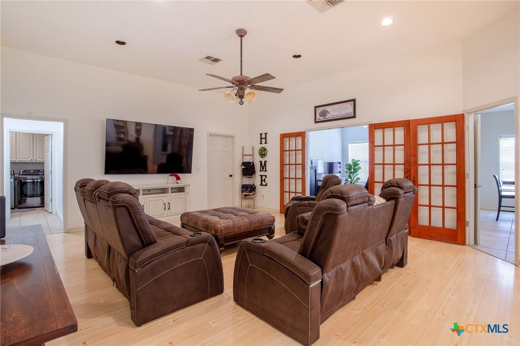 Photo of 218 West Haven, Victoria, TX 77904 (MLS # 616327)