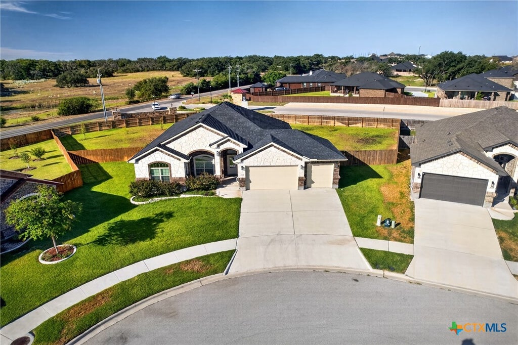 Photo of 9000 Grand Oaks Lane Ln, Killeen, TX 76542 (MLS # 627305)