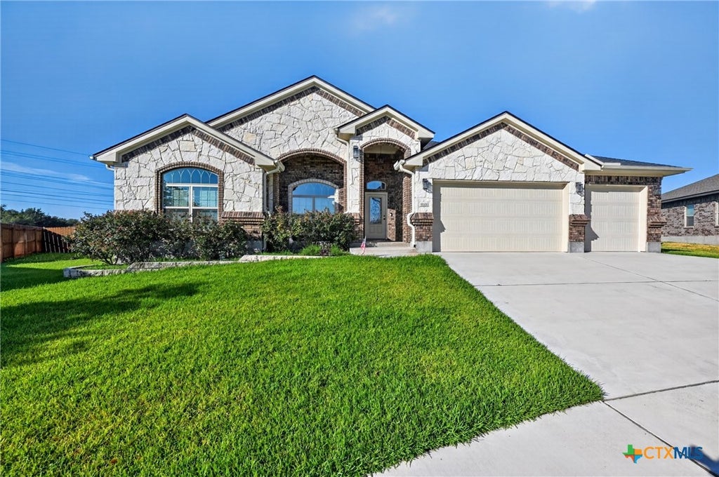 Photo of 9000 Grand Oaks Lane Ln, Killeen, TX 76542 (MLS # 627305)