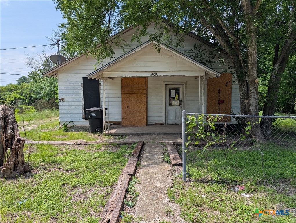 Photo 1 of 9 — 1507 E Avenue E, Temple, TX 76501