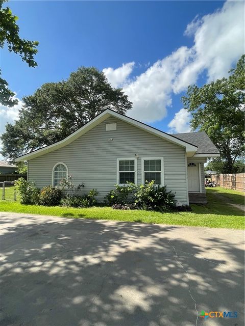 Photo of 1006 South Street ST, El Campo, TX 77962 (MLS # 616918)