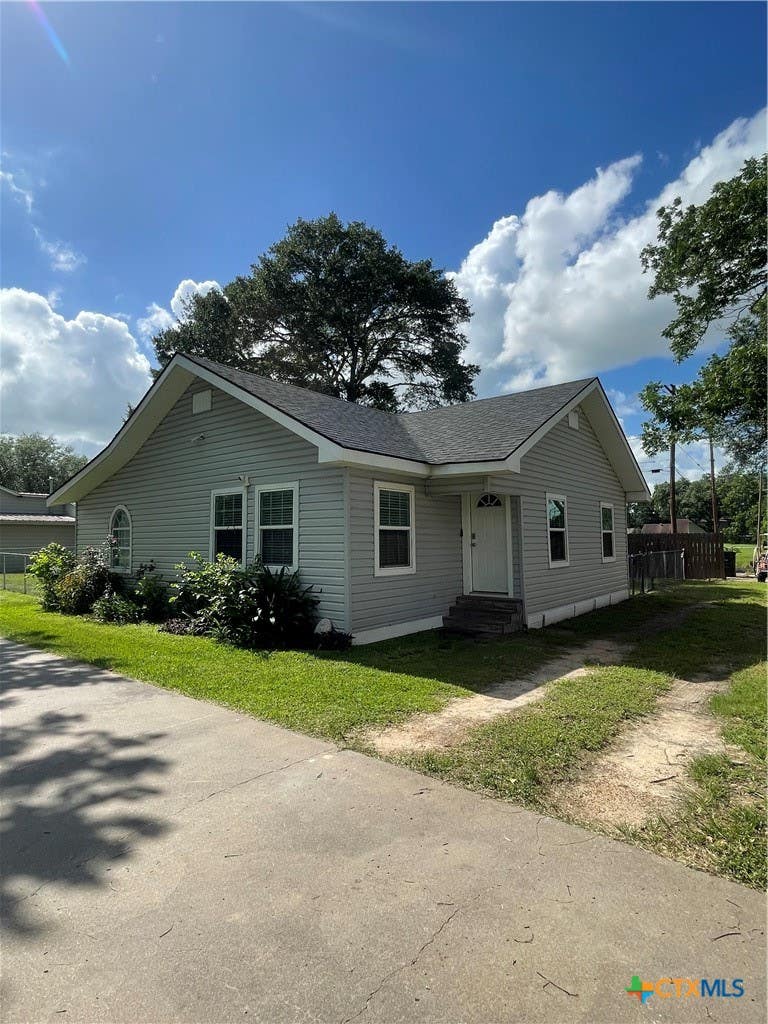 Photo of 1006 South Street ST, El Campo, TX 77962 (MLS # 616918)