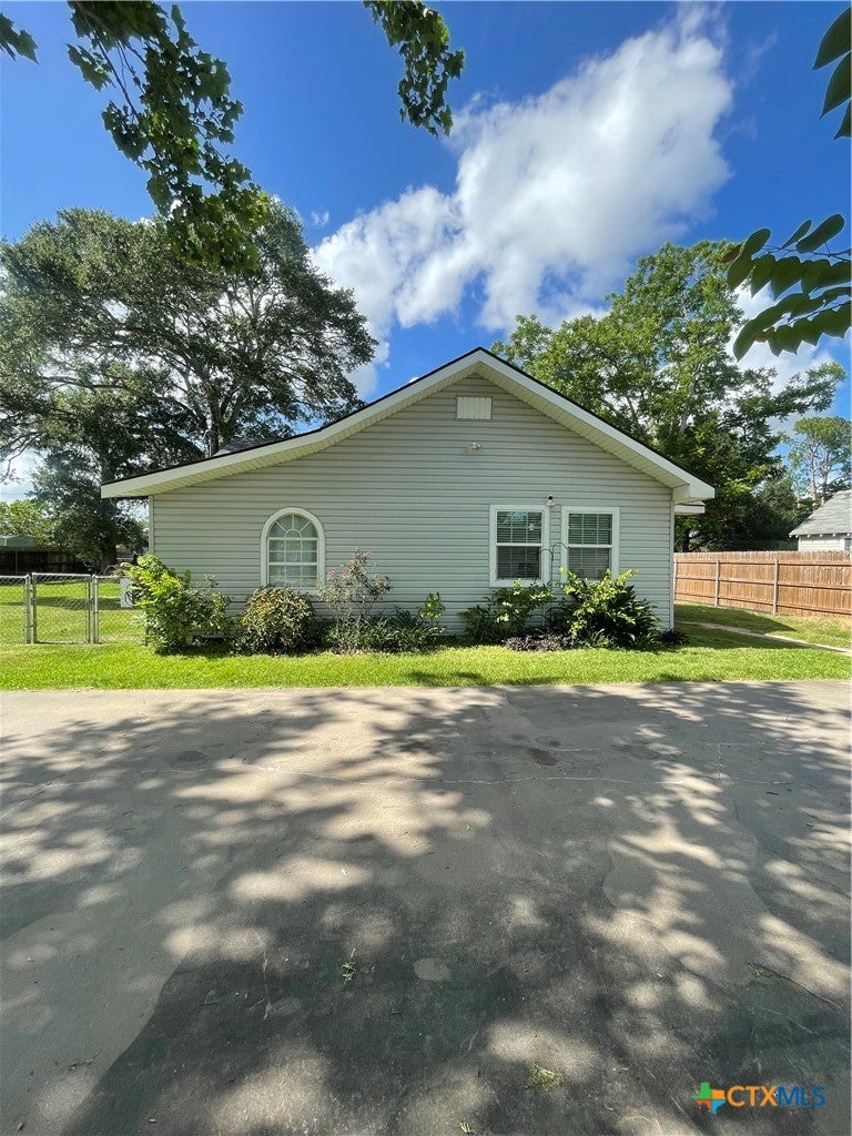 Photo of 1006 South Street ST, El Campo, TX 77962 (MLS # 616918)