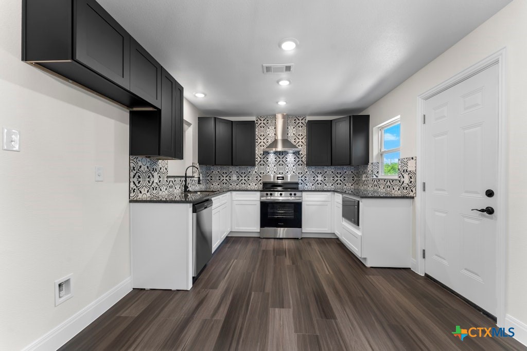 1212 Hillcrest Drive