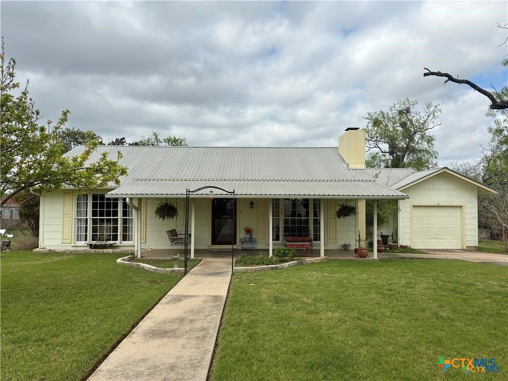 Photo of 408 S Porter Street, Lampasas, TX 76550 (MLS # 625903)