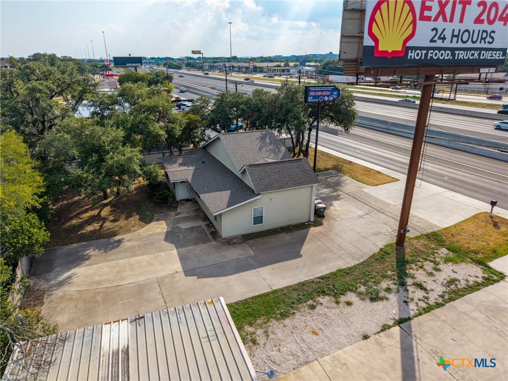 1712 N Interstate 35