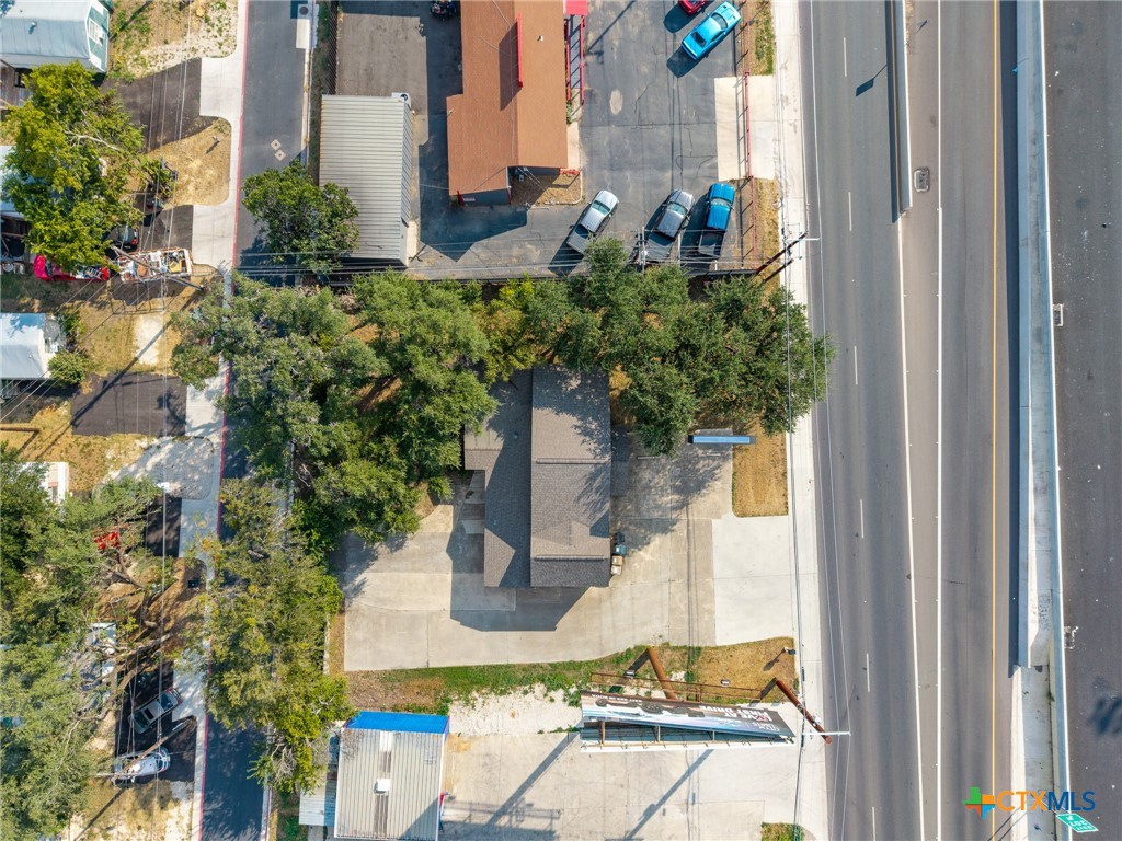 1712 N Interstate 35