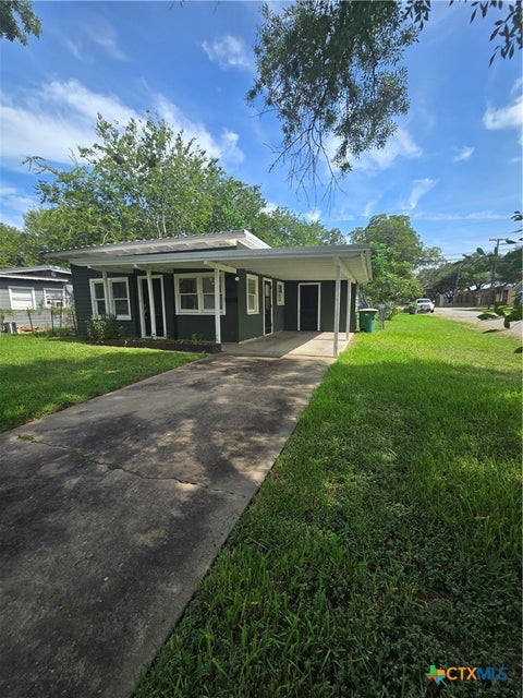 Photo of 1501 E Rosebud Avenue, Victoria, TX 77901 (MLS # 620753)