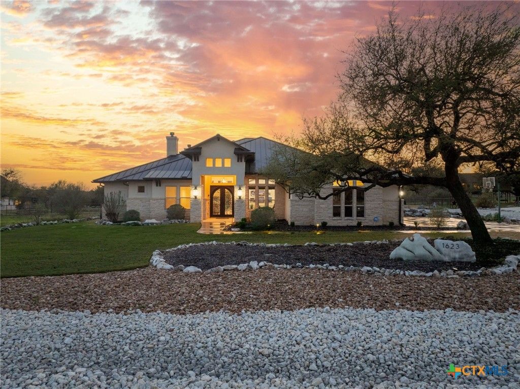 Photo of 1623 Bussola, New Braunfels, TX 78132 (MLS # 605957)