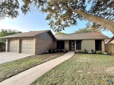 Photo of 220 Navajo Drive, Victoria, TX 77904 (MLS # 622022)