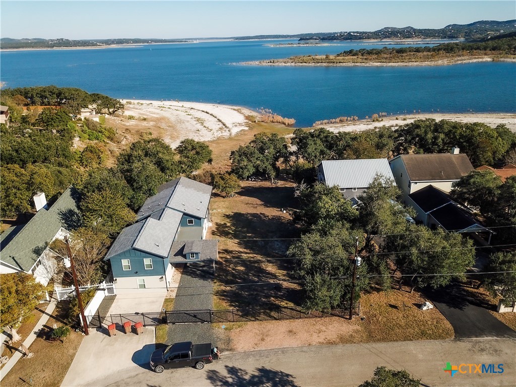 Photo 1 of 14 — 864 Lakebreeze Drive, Canyon Lake, TX 78133